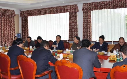 中國(guó)石油煉油與化工分公司煉化板塊副總經(jīng)理?xiàng)钐炜恍衼?lái)森普考察調(diào)研